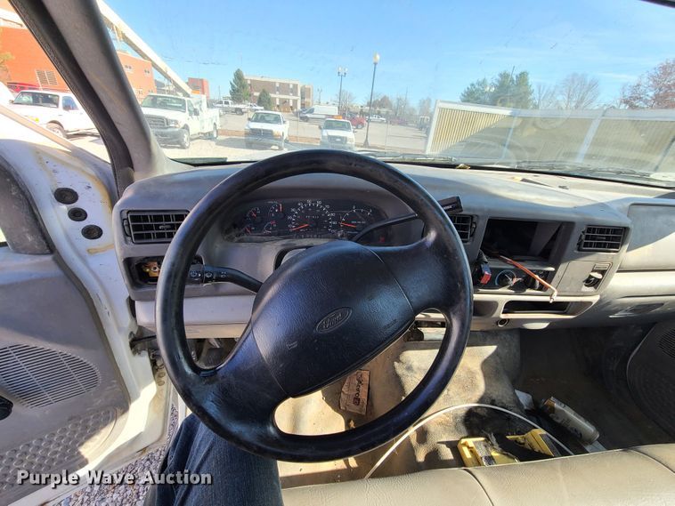 image for item HE9979 1999 Ford F450 Super Duty  utility truck