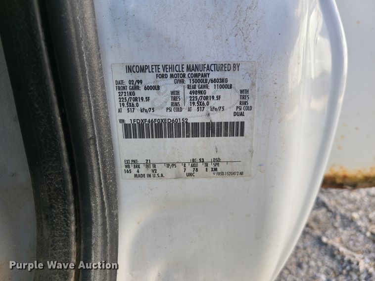 image for item HE9979 1999 Ford F450 Super Duty  utility truck