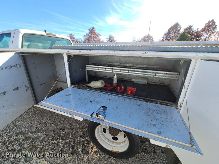 image for item HE9979 1999 Ford F450 Super Duty  utility truck