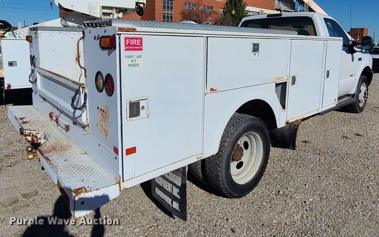 image for item HE9979 1999 Ford F450 Super Duty  utility truck