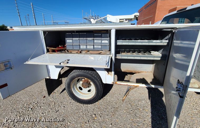 image for item HE9979 1999 Ford F450 Super Duty  utility truck