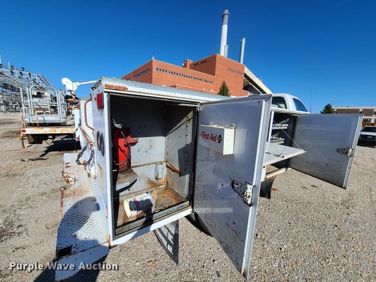 image for item HE9979 1999 Ford F450 Super Duty  utility truck