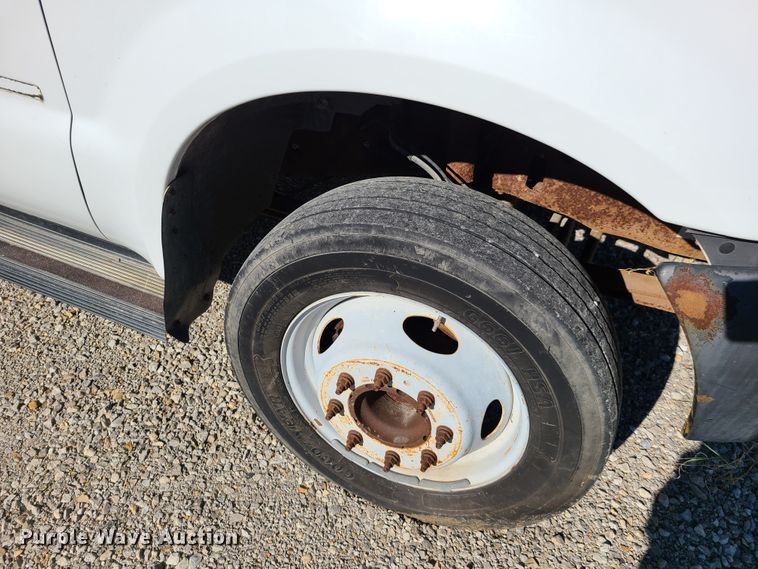 image for item HE9979 1999 Ford F450 Super Duty  utility truck