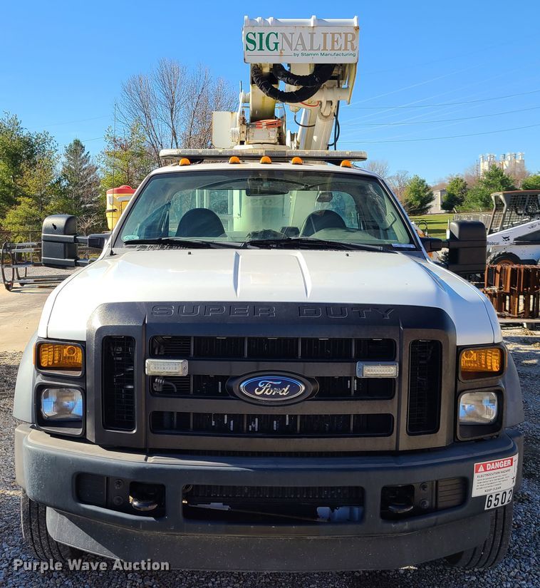 image for item HE9980 2009 Ford F550 Super Duty  bucket truck