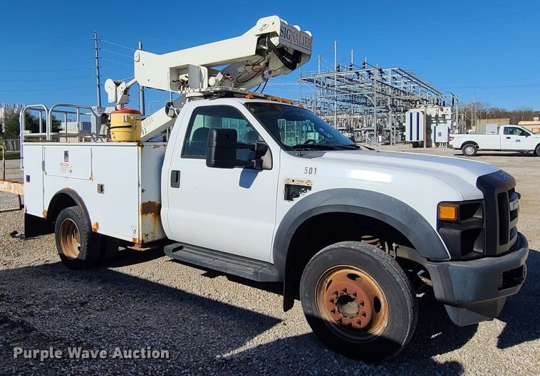 image for item HE9980 2009 Ford F550 Super Duty  bucket truck