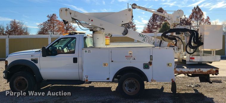 image for item HE9980 2009 Ford F550 Super Duty  bucket truck