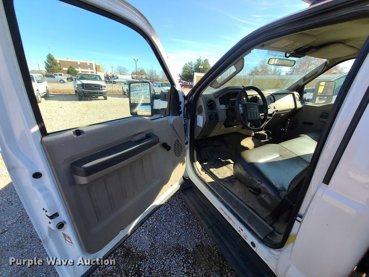 image for item HE9980 2009 Ford F550 Super Duty  bucket truck