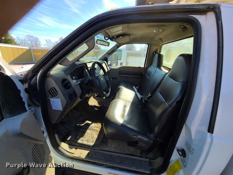 image for item HE9980 2009 Ford F550 Super Duty  bucket truck