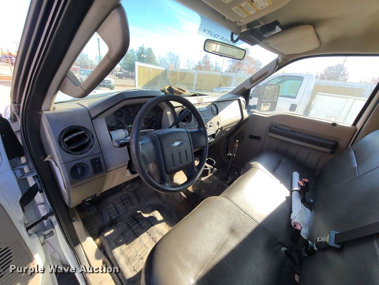 image for item HE9980 2009 Ford F550 Super Duty  bucket truck