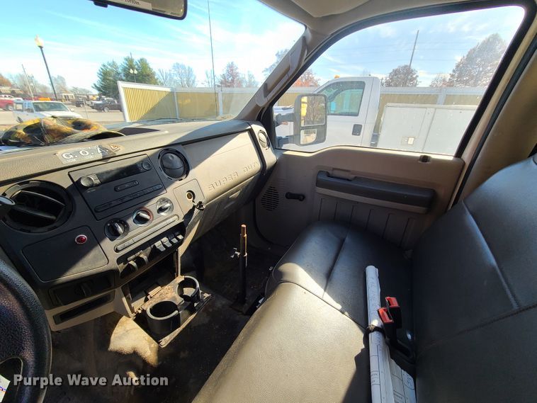 image for item HE9980 2009 Ford F550 Super Duty  bucket truck