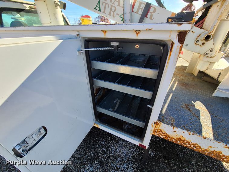 image for item HE9980 2009 Ford F550 Super Duty  bucket truck