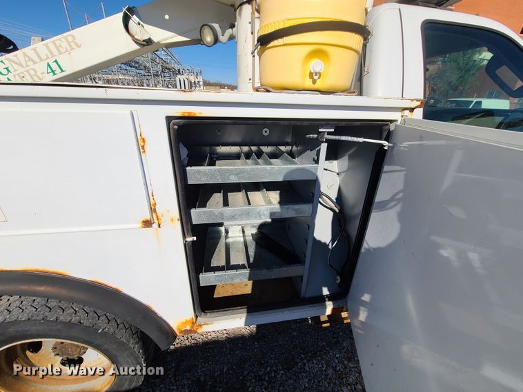 image for item HE9980 2009 Ford F550 Super Duty  bucket truck