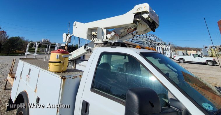 image for item HE9980 2009 Ford F550 Super Duty  bucket truck