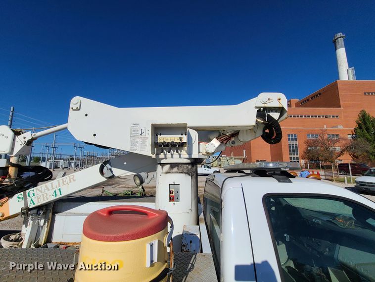 image for item HE9980 2009 Ford F550 Super Duty  bucket truck