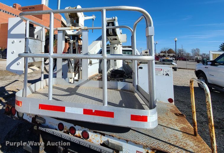 image for item HE9980 2009 Ford F550 Super Duty  bucket truck