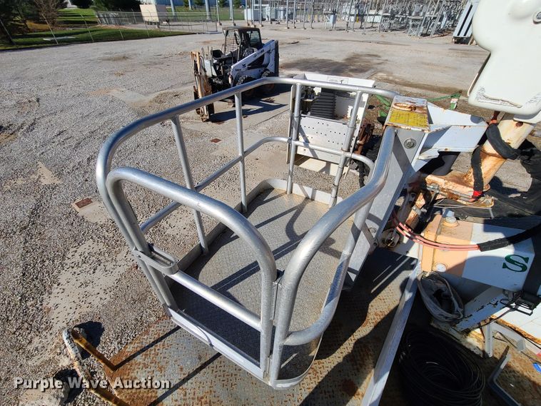 image for item HE9980 2009 Ford F550 Super Duty  bucket truck