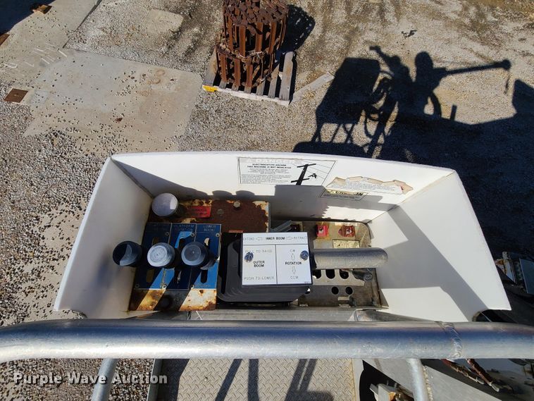 image for item HE9980 2009 Ford F550 Super Duty  bucket truck