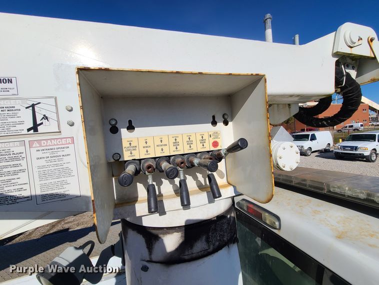 image for item HE9980 2009 Ford F550 Super Duty  bucket truck