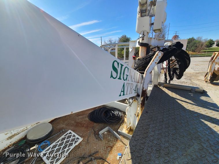 image for item HE9980 2009 Ford F550 Super Duty  bucket truck