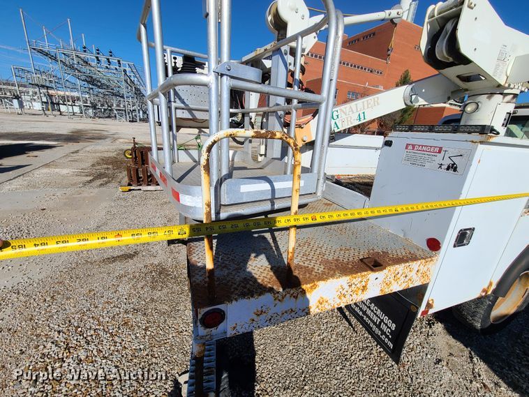 image for item HE9980 2009 Ford F550 Super Duty  bucket truck