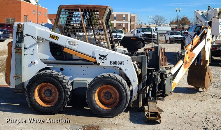 image for item HE9982 2001 Bobcat 863  skid steer loader