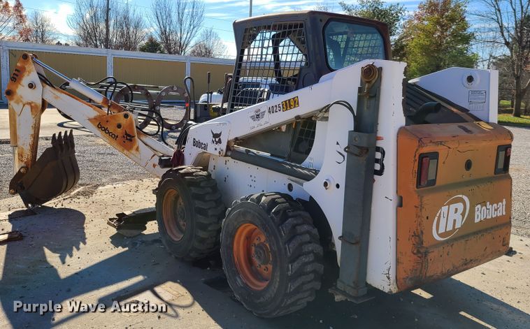 image for item HE9982 2001 Bobcat 863  skid steer loader