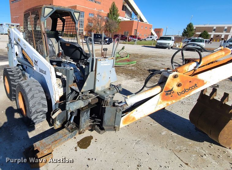 image for item HE9982 2001 Bobcat 863  skid steer loader