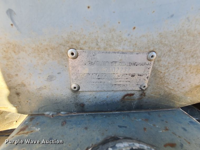 image for item HE9982 2001 Bobcat 863  skid steer loader