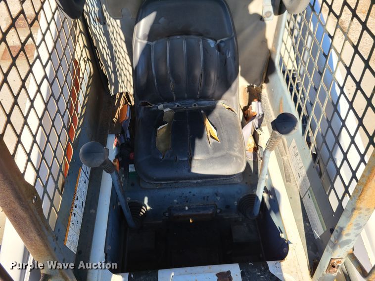 image for item HE9982 2001 Bobcat 863  skid steer loader