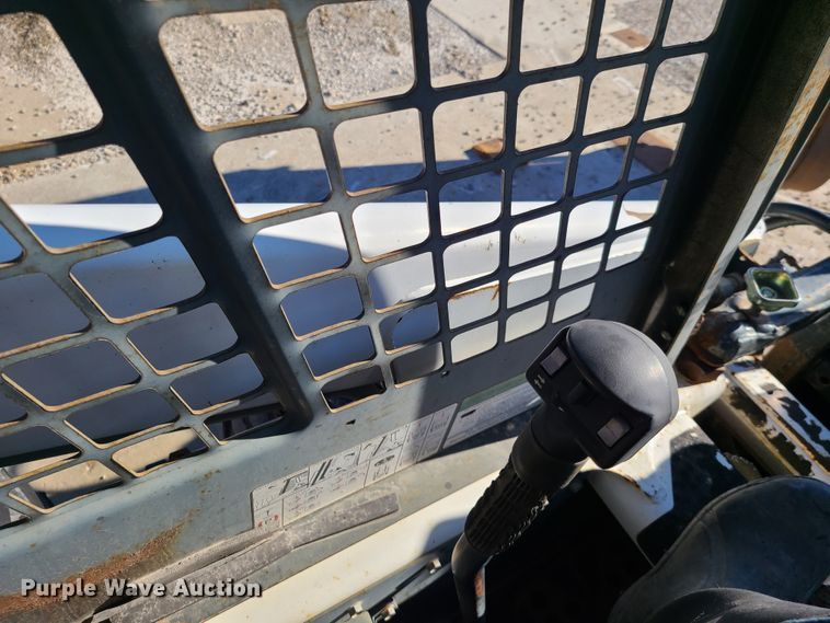 image for item HE9982 2001 Bobcat 863  skid steer loader