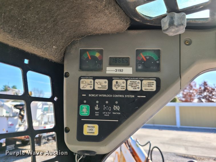 image for item HE9982 2001 Bobcat 863  skid steer loader