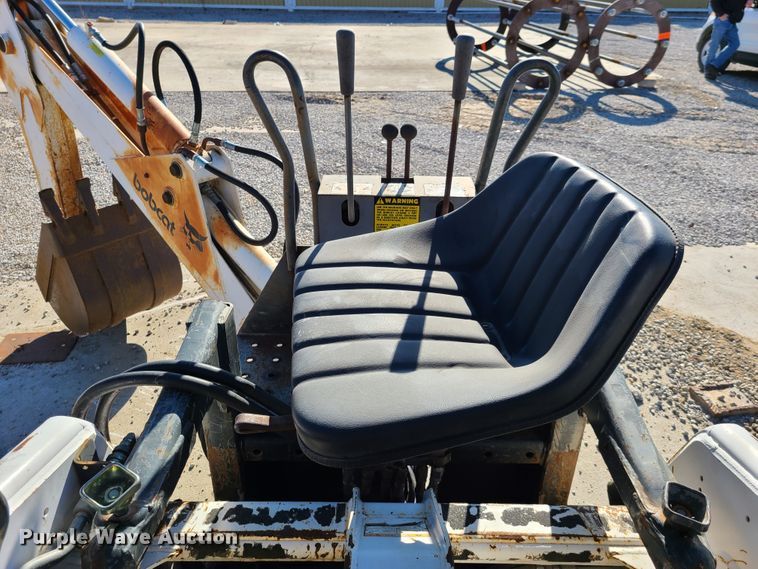 image for item HE9982 2001 Bobcat 863  skid steer loader