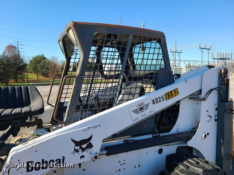 image for item HE9982 2001 Bobcat 863  skid steer loader