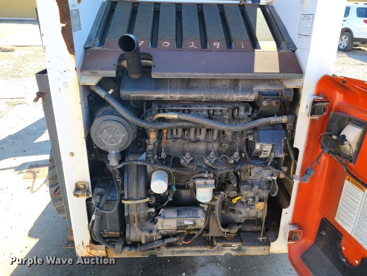 image for item HE9982 2001 Bobcat 863  skid steer loader