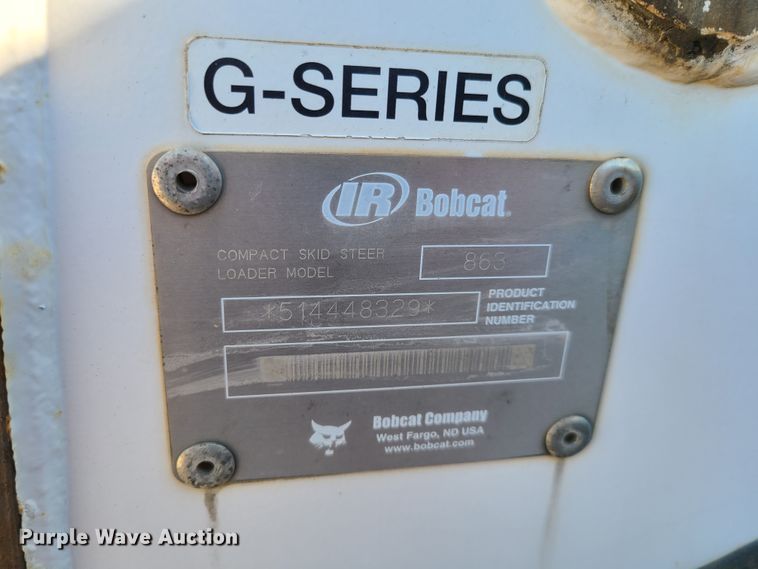 image for item HE9982 2001 Bobcat 863  skid steer loader