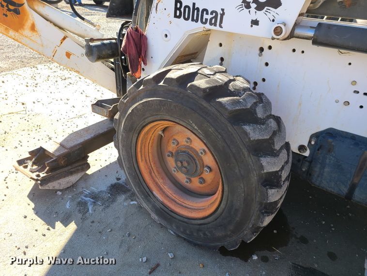 image for item HE9982 2001 Bobcat 863  skid steer loader
