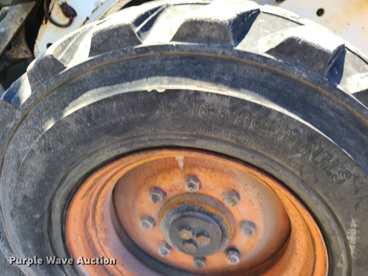 image for item HE9982 2001 Bobcat 863  skid steer loader