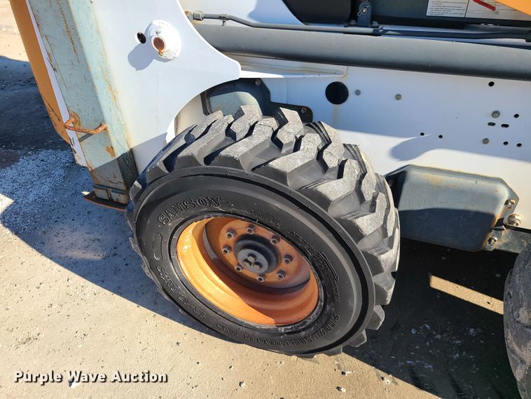 image for item HE9982 2001 Bobcat 863  skid steer loader