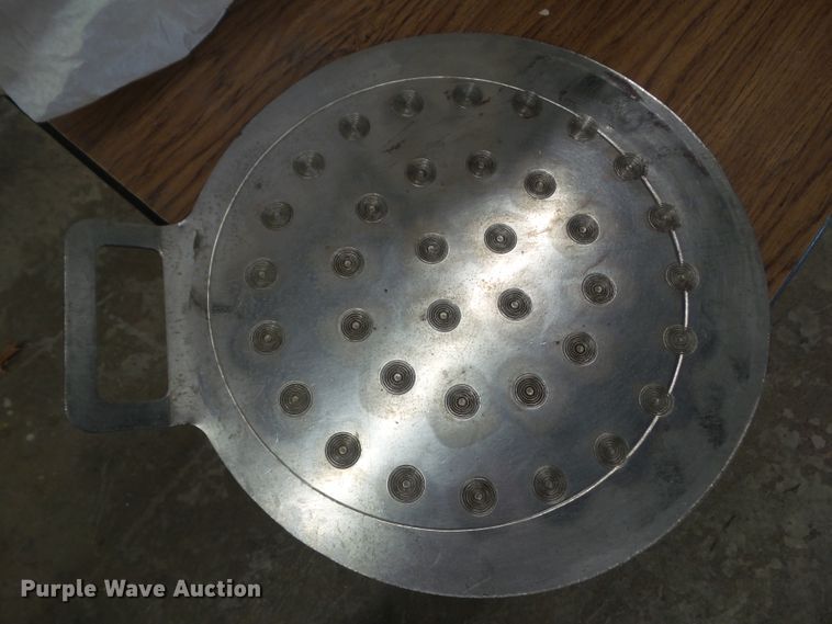 image for item HF9763 Dutchess RR-399 semi-auto dough divider rounder