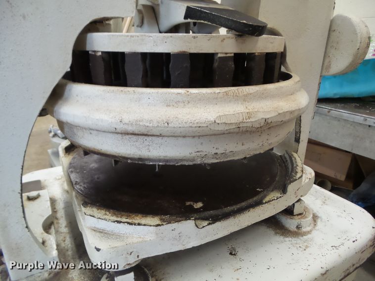 image for item HF9763 Dutchess RR-399 semi-auto dough divider rounder