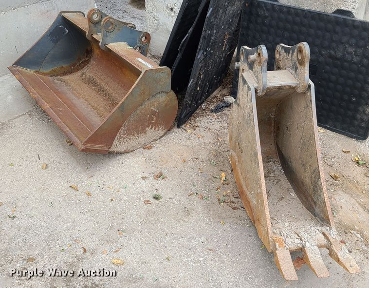 image for item HM9252 (2) backhoe buckets