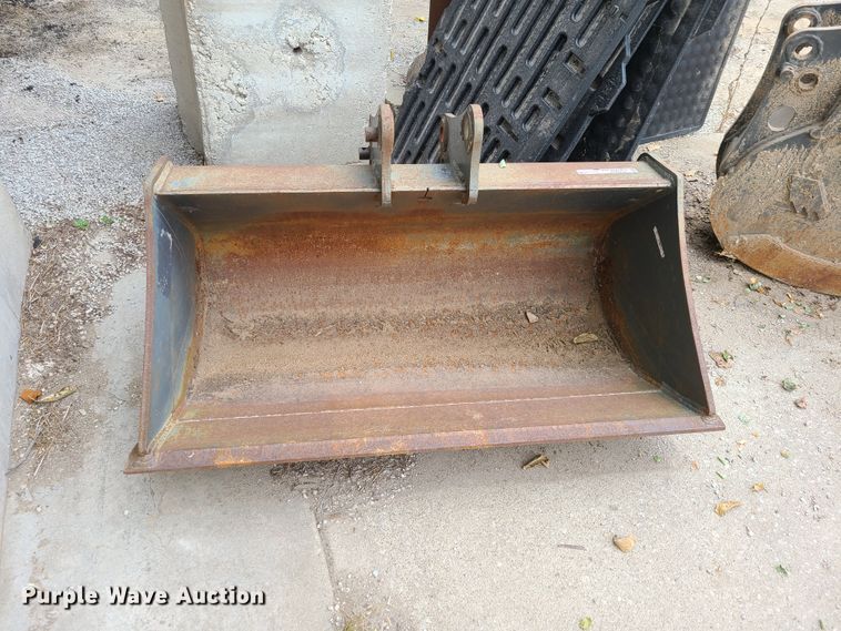 image for item HM9252 (2) backhoe buckets