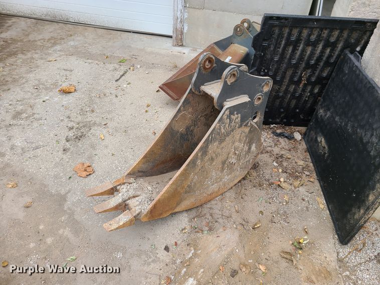 image for item HM9252 (2) backhoe buckets