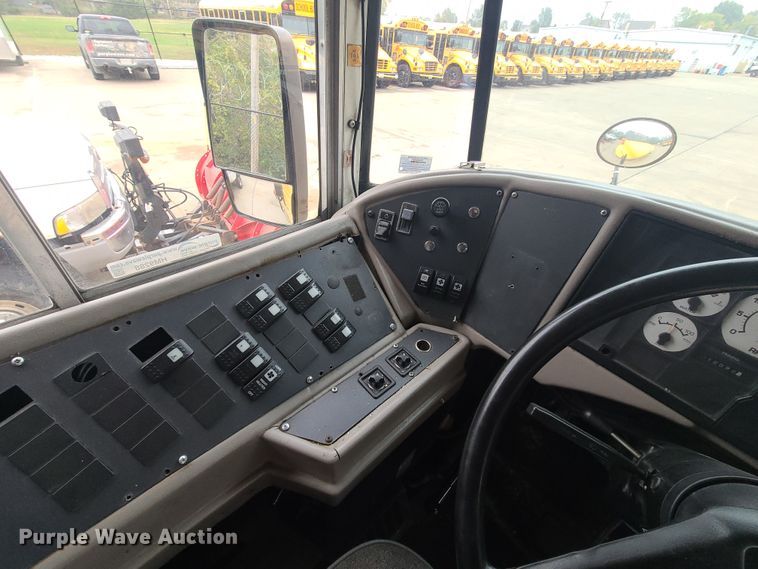 image for item HM9288 2001 International 3800 AmTran  school bus