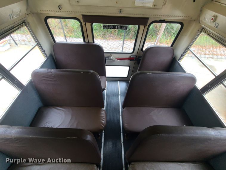 image for item HM9288 2001 International 3800 AmTran  school bus