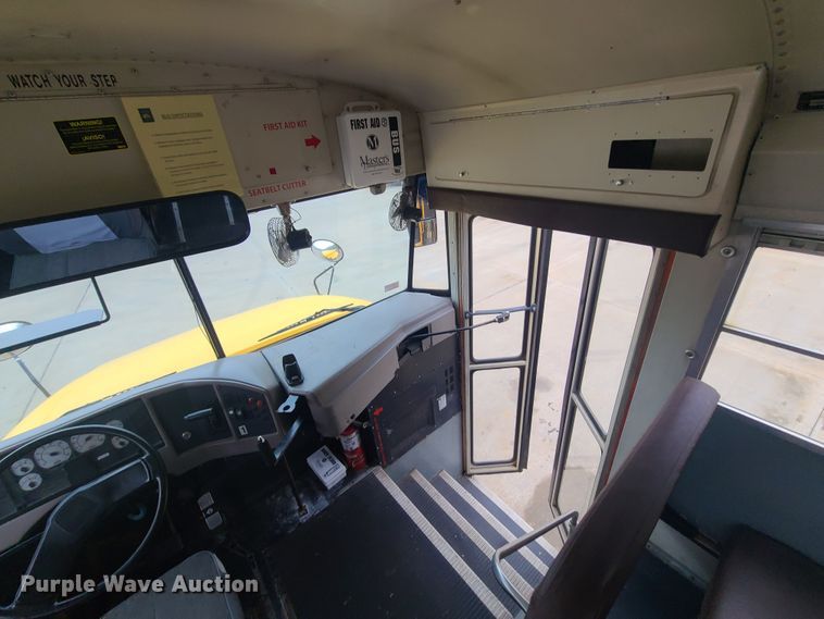 image for item HM9288 2001 International 3800 AmTran  school bus