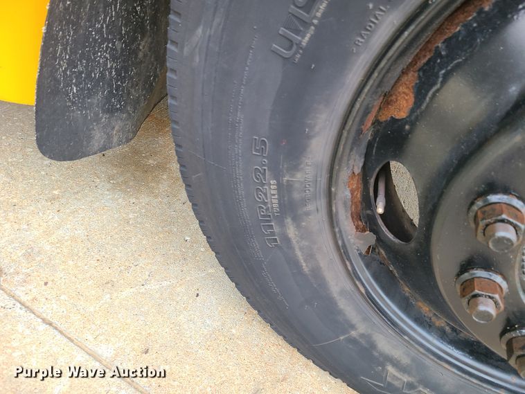 image for item HM9288 2001 International 3800 AmTran  school bus