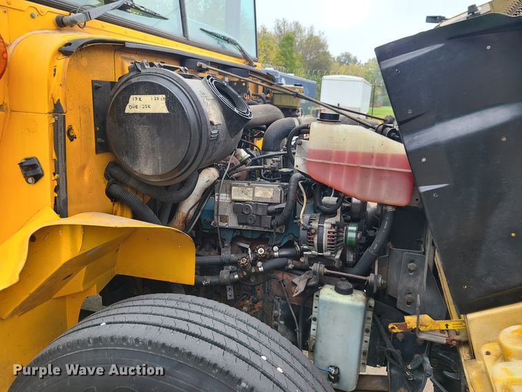 image for item HM9288 2001 International 3800 AmTran  school bus