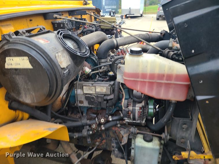 image for item HM9288 2001 International 3800 AmTran  school bus