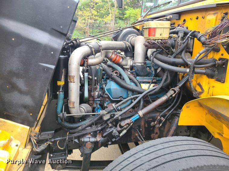 image for item HM9288 2001 International 3800 AmTran  school bus